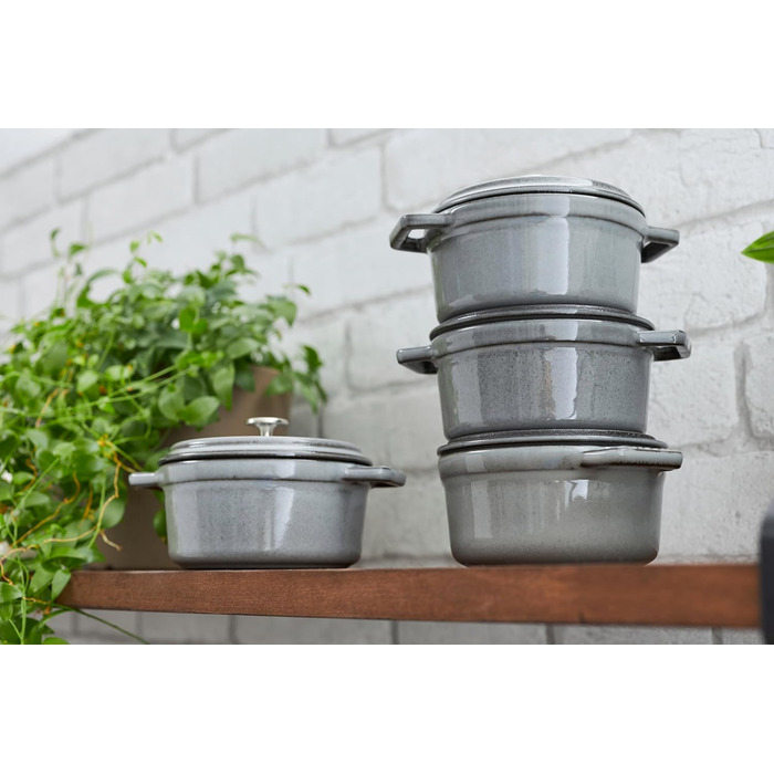 Чавунна жаровня/кокотниця STAUB, кругла, 8,35 л, функція Ароматичний дощ для оптимального зволоження, для всіх типів плит, в т.ч. індукційних та духових, (графітовий сірий, 16 см)