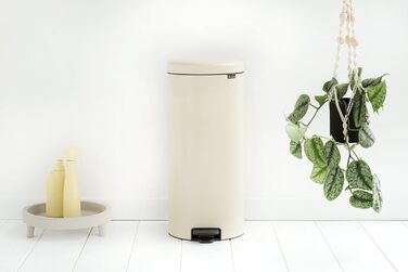 Сміттєвий бак з педаллю 30 л безшумний мигдальний NewIcon Brabantia