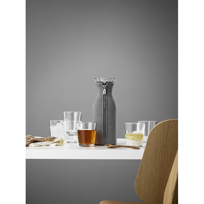 Графін для холодних напоїв 1 л темно-сірий Kuhlschrankkaraffe Eva Solo