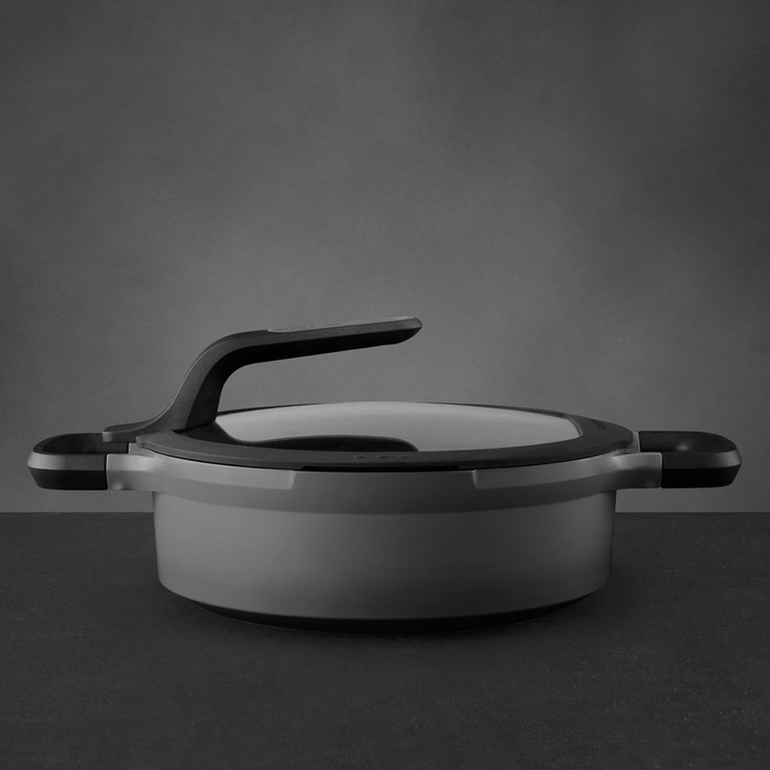 Сотейник с антипригарным покрытием BergHOFF STAY COOL, с 2-мя ручками, серый, диам. 24 см, 3,3 л