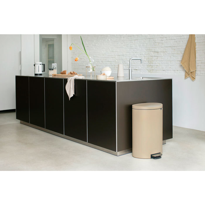 Сміттєвий бак з педаллю 40 л Brabantia