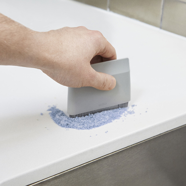 Щітка зі скребком 10,2х7,6х1,5 см сіра Flex Umbra