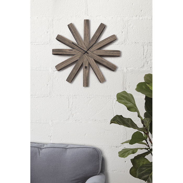 Годинники настінні ribbonwood великі зістарений горіх Umbra