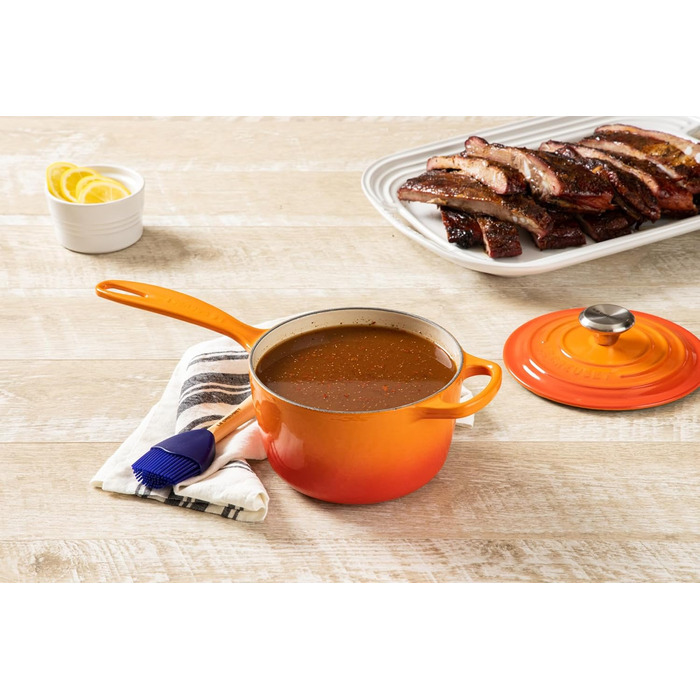 Чавунний сотейник Ø 16 см, 1,2 л з кришкою, полум'яно-червоний Signature Le Creuset