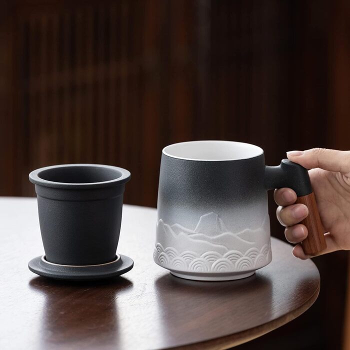 Кружка с крышкой и ситечком, 500 мл черно-белая Zens