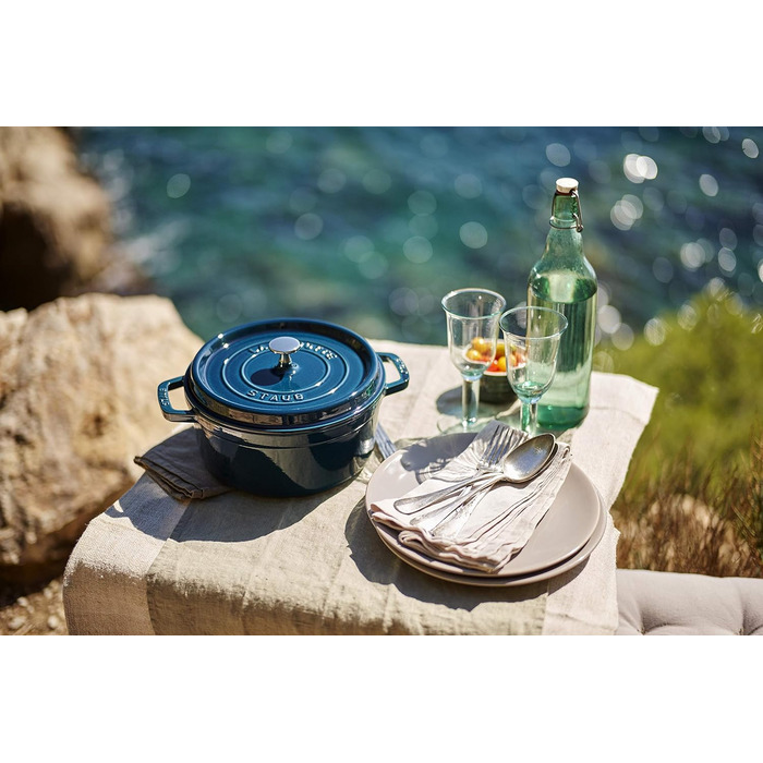 Чавунна жаровня/кокотниця STAUB, кругла 8,35 л, функція Ароматичний дощ для оптимального зволоження, для всіх типів варильних поверхонь, включаючи індукційні та духові шафи, (La Mer, 22 см)
