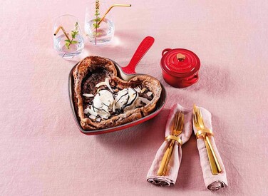 Сервировочная сковорода в форме сердца, красная Heart Le Creuset