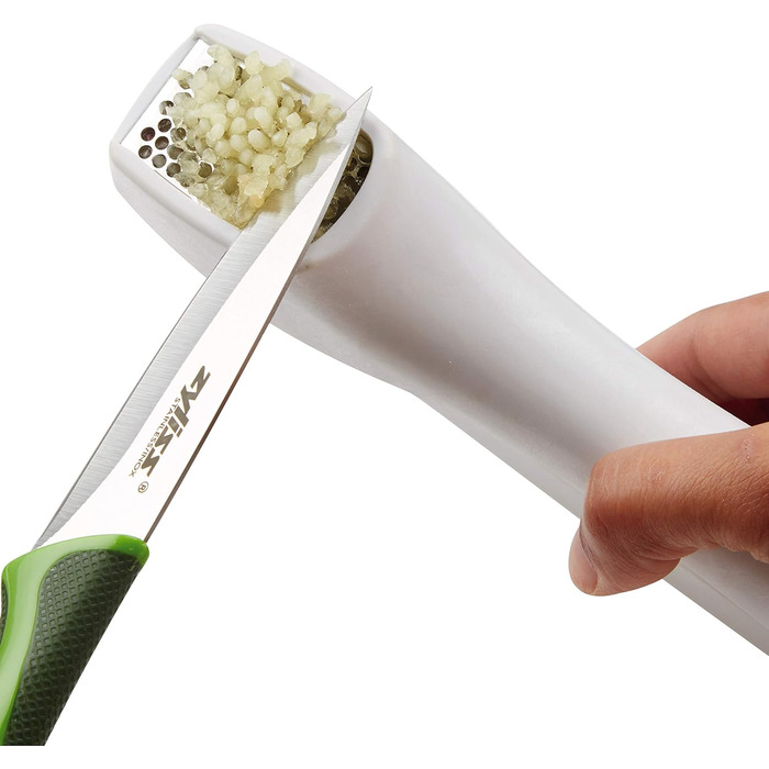 Практичный пресс для крупных зубчиков чеснока, в том числе с кожурой. В комплект входит инструмент для чистки (пресс для чеснока Easy Clean, одинарный), 12150 Susi 3