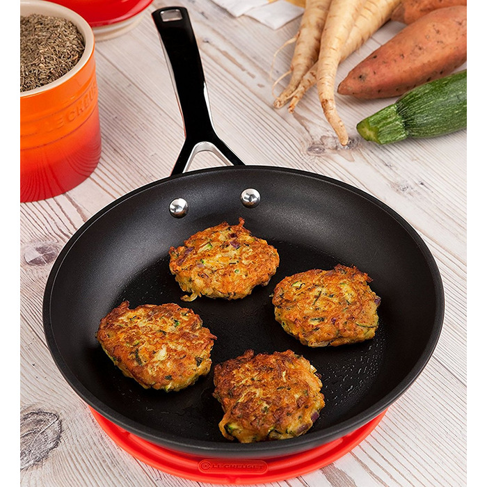 Сковорода 20 см з антипригарним покриттям чорна 3-Ply Plus Le Creuset