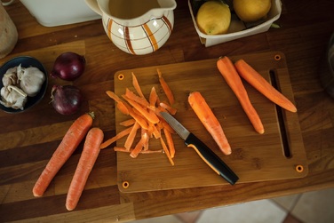 Fiskars Кухонный нож для овощей прямой Functional Form, 8 см