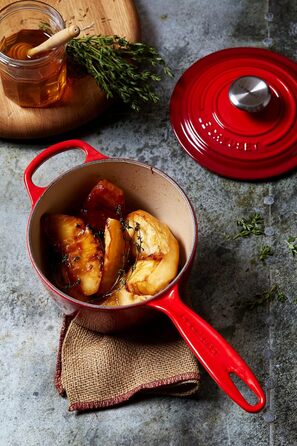 Чугунный сотейник Ø 16 см, 1,2 л с крышкой, вишнево-красный Signature Le Creuset