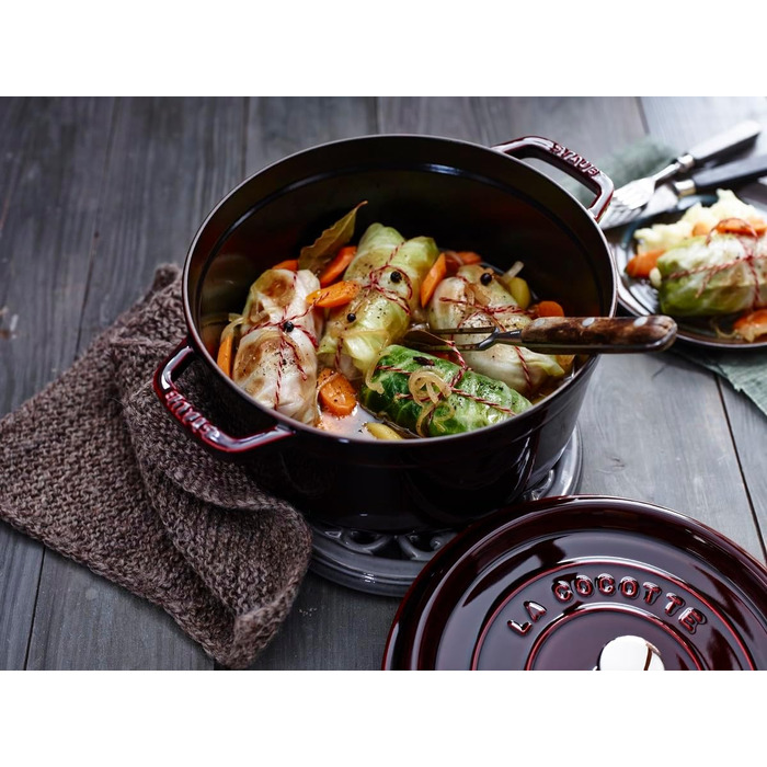 Чавунна жаровня/кокотниця STAUB, кругла 8,35 л, функція Ароматичний дощ для оптимального зволоження, для всіх типів варильних поверхонь, включаючи індукційні та духові шафи, (Гренадін, 26 см)