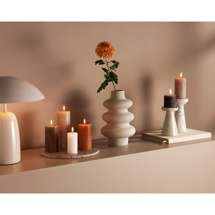 Свічки Bolsius Rustic Pillar - Оливково-зелені - Набір з 4 шт. - Декоративні побутові свічки - Час горіння 60 годин - Без запаху - Натуральний рослинний віск - Без пальмової олії - Оливково-зелені (8 x 7 см, Антрацит)