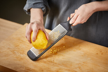 Терка Fiskars Functional Form мелкая для цедры лимона, имбиря, шоколада (1014412)