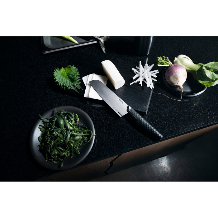 Нож Santoku Fiskars Taiten 16 см (1066831)