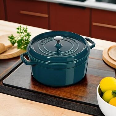 Чавунна жаровня/кокотниця STAUB, кругла 8,35 л, функція Ароматичний дощ для оптимального зволоження, для всіх типів варильних поверхонь, включаючи індукційні та духові шафи, (La Mer, 26 см)