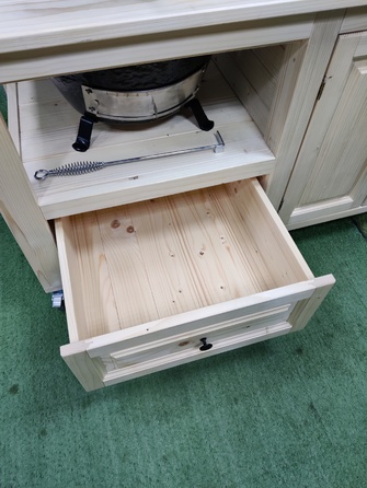 Стіл для гриля 147 х 72 х 83 см, дерев'яний з нішами GRILLI