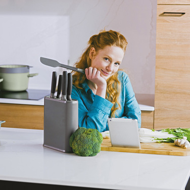 Дошка кухонна з підставкою для гаджетів BergHOFF LEO BALANCE, 45 х 40 см