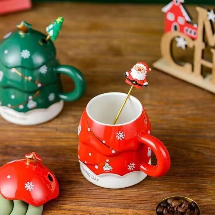 Кавовий кухоль 400 мл Різдвяна ялинка з кришкою та паличкою для перемішування, червоний YDoLimmer