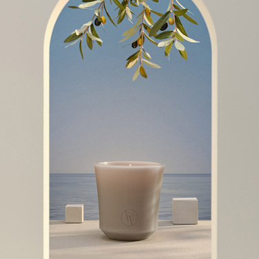 Свеча в подсвечнике из воска Bougies La Française, серая, 13 х 13,5 см, 370 г