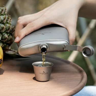 Мл Титановая фляга для бедра Карманный кувшин Открытый плоский бутылка для ликера Кемпинг Ультралегкий винный горшок с воронкой Ti3061D (бутылка 250 мл с кружкой 15 мл-ti3064D), 200