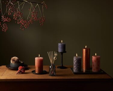 Свічки Bolsius Rustic Pillar - Оливково-зелені - Набір з 4 шт. - Декоративні побутові свічки - Час горіння 60 годин - Без запаху - Натуральний рослинний віск - Без пальмової олії - Оливково-зелені (8 x 7 см, темно-сині)