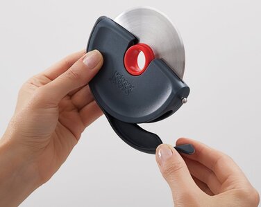 Нож для пиццы серый Disc Joseph Joseph