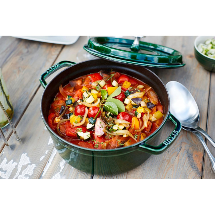Чавунна каструля/кокотниця STAUB, кругла, 8,35 л, функція Ароматичний дощ для оптимального зволоження, для всіх типів варильних поверхонь, включаючи індукційну та духовку, (базилік/зелений, 26 см)