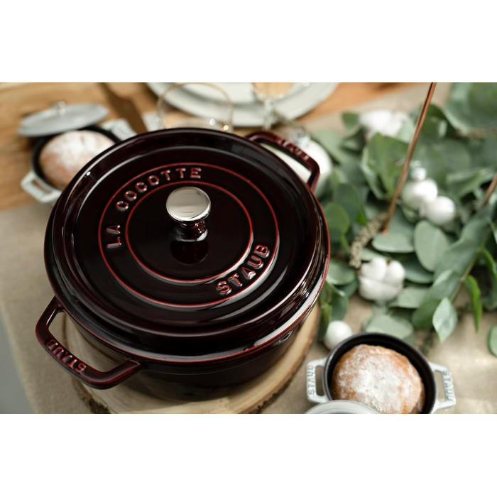 Чавунна жаровня/кокотниця STAUB, кругла 8,35 л, функція Ароматичний дощ для оптимального зволоження, для всіх типів варильних поверхонь, включаючи індукційні та духові шафи, (Гренадін, 26 см)