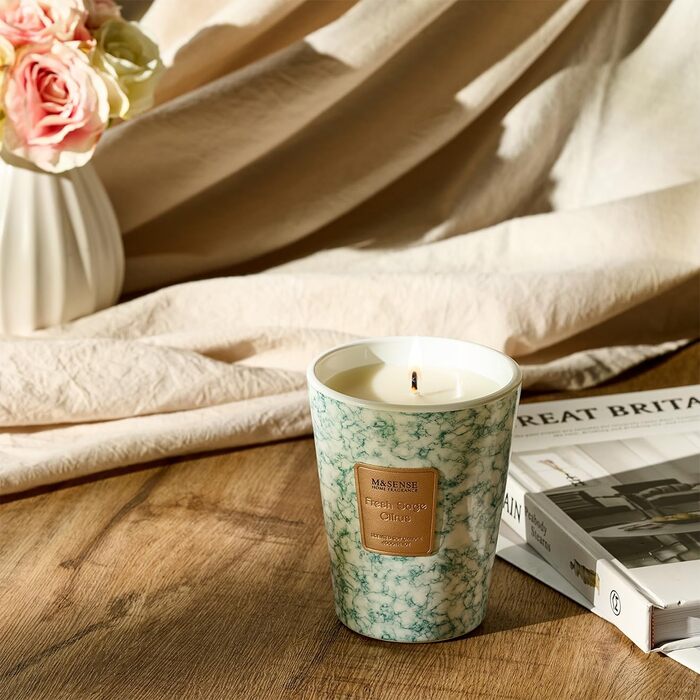 Ароматизована свічка M&SENSE велика Чорні ароматизовані свічки у склянці Ароматизована свічка з натурального соєвого воску Розслаблююча ароматерапія Подарунок для жінок та чоловіків, Різдво 75 годин горіння та 2 ґноти (свіжий шавлія, цитрус, 400 г)