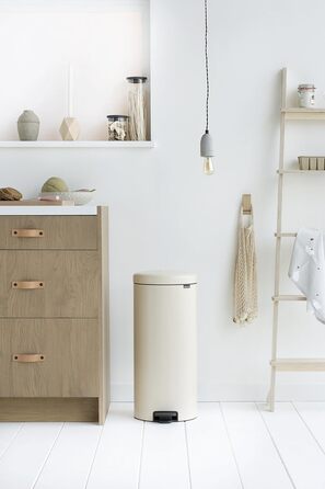 Сміттєвий бак з педаллю 30 л безшумний мигдальний NewIcon Brabantia