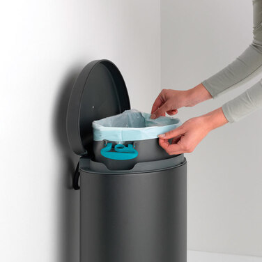 Сміттєвий бак з педаллю 30 л, безшумний мінерально-графітовий Flatback + Brabantia