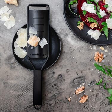 Терка 30 см с большими прорезями, черная Black Sheep Microplane