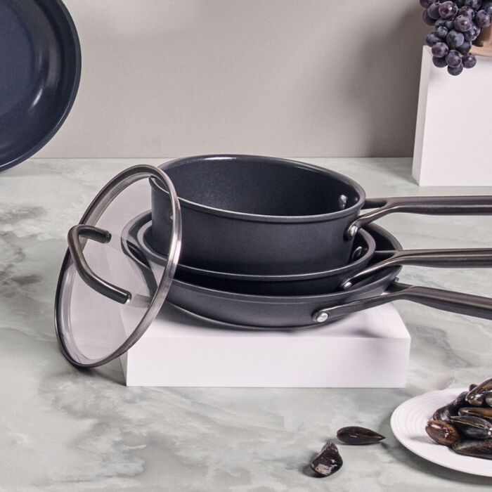 Сотейник 18 см со стеклянной крышкой, черный Milano Zwilling