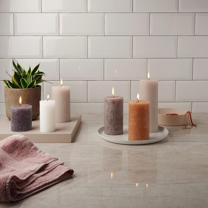 Свічки Bolsius Rustic Pillar - Оливково-зелені - Набір з 4 шт. - Декоративні побутові свічки - Час горіння 60 годин - Без запаху - Натуральний рослинний віск - Без пальмової олії - Оливково-зелені (8 x 7 см, світло-сірі)