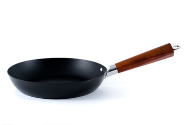 GIPFEL Сковорода PROBA 24см із вуглецевої сталі дерев`яною ручкою та антипригарним покриттям MarComb Reiforce. Товщина: 2.0мм. Колір корпус 2590 GIPFEL