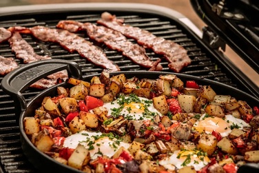 Газовый гриль Weber Traveler LP Stealth, черный 9013075 Код: 010897