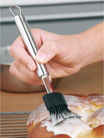 Різак для піци WMF Profi Plus 19,8 см, колесо для тіста з покриттям, ролик для піци, різак для піци, нержавіюча сталь Cromargan частково матова, можна мити в посудомийній машині (комплект із силіконовим пензлем для випічки 20 см)