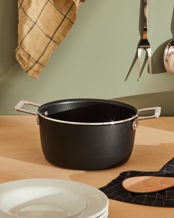 Кастрюля с двумя ручками 20 см, черная Pots & Pans Alessi