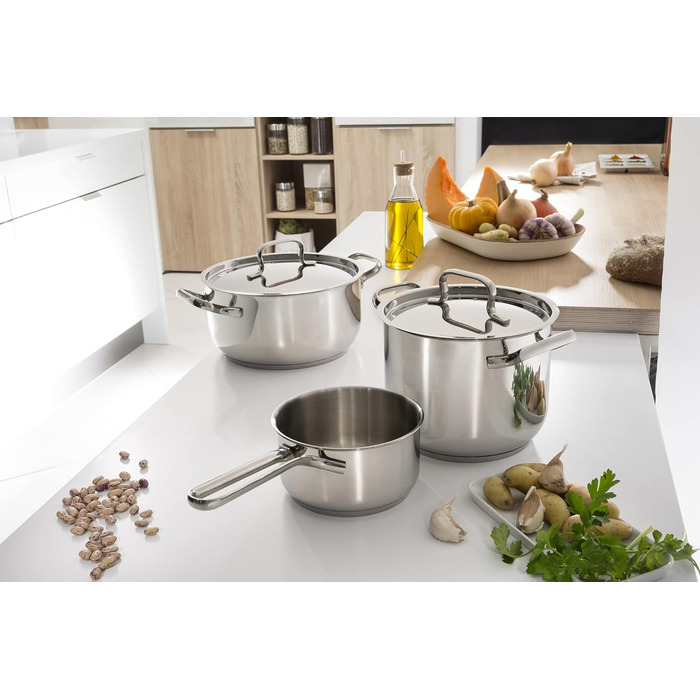 Набір універсального посуду Lagostina Sfiziosa з 24 предметів, виготовлений з нержавіючої сталі 18/10 з тришаровим дном Lagoseal Plus, включає 5 каструль, 3 сотейники, молочник, 8 кришок та 7 кухонних приладів (10 предметів)