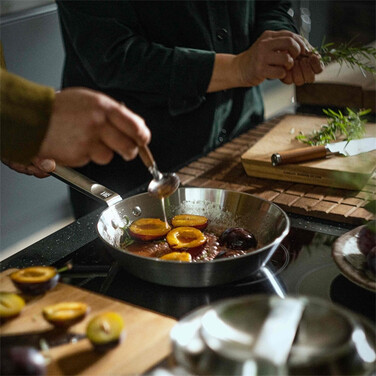 Сковорода Fiskars Norden 24 см без покриття (1067628)