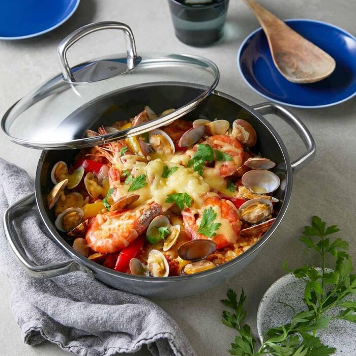 Сковорода для тушкування 24 см зі скляною кришкою, сіра Fusiontec Mineral WMF