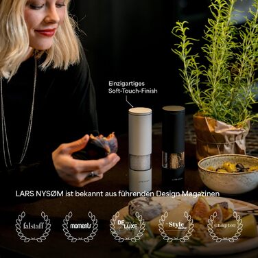 Набір з 2 млинів для солі та перцю, мигдалево-бежевий Lagom LARS NYSØM