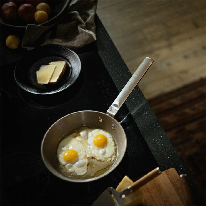 Сковорода з мінеральним покриттям Fiskars Norden 24 см (1067631)