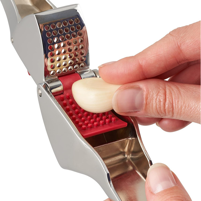 Практичний прес для великих зубчиків часнику, також з лушпинням. Включає інструмент для чищення (прес для часнику Easy Press, одинарний), 12150 Susi 3