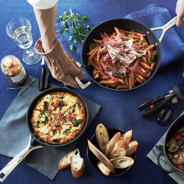 Сковорода 20 см з антипригарним покриттям чорна 3-Ply Plus Le Creuset