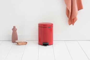 Сміттєвий бак з педаллю 5л безшумний червоний NewIcon Brabantia