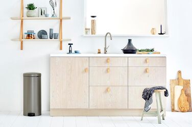 Сміттєвий бак з педаллю 30 л безшумний платиновий NewIcon Brabantia