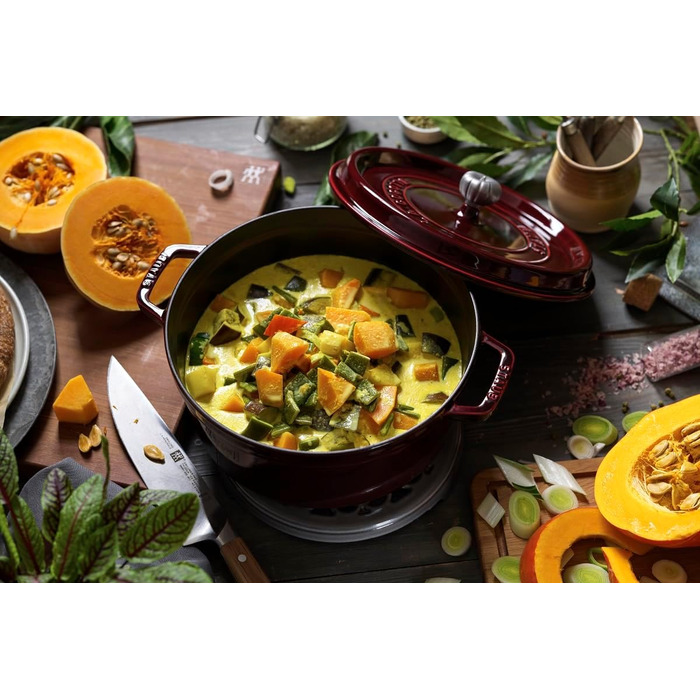 Чавунна жаровня/кокотниця STAUB, кругла 8,35 л, функція Ароматичний дощ для оптимального зволоження, для всіх типів варильних поверхонь, включаючи індукційні та духові шафи, (Гренадін, 26 см)