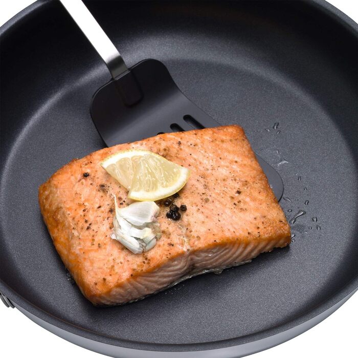 Різак для піци WMF Profi Plus 19,8 см, колесо з покриттям тіста, ролик для піци, різак для піци, нержавіюча сталь Cromargan частково матований, можна мити в посудомийній машині (комплект з лопаткою 32,2 см)